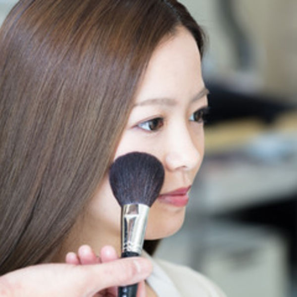 化粧品を扱う当社は再生因子neo配合の美容液が人気です